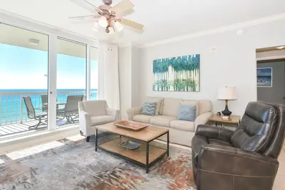 Image de Condo moderne en bord de mer côtier avec une vue magnifique! 🌅