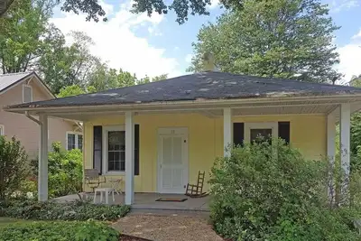 Image de Marchez au centre-ville de Brevard! Chien, WiFi