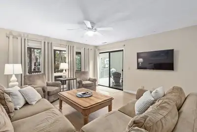 Image de Spécial été 2019! 10% de réduction sur les tarifs hebdomadaires! Marcher à la plage! Vue de la piscine!