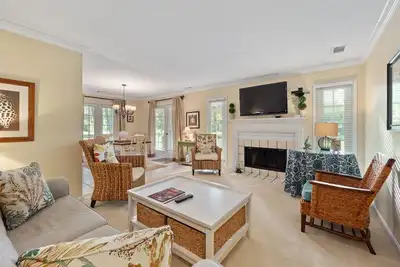 Image de 2 chambres, 2 salles de bain villa rez de chaussée avec vue sur le parcours de golf Tennis gratuit