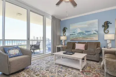 Image de Spacieux condo inspiré des Antilles avec balcon privé! 🌴