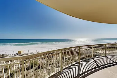 Image de Gulf Front Dunes Of Crystal Beach Condo ~ Superbe vue sur la plage ~ Great Services
