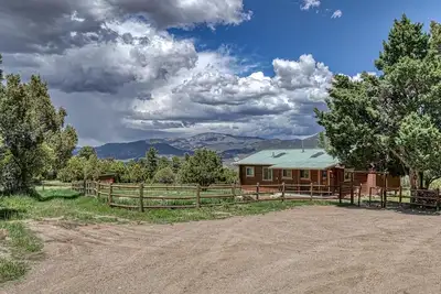 Image de Star Mesa - Peaks, Pond, Privacy!