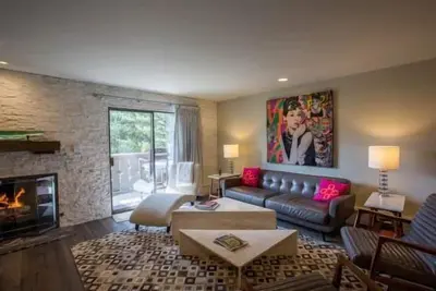 Image de Appartement condo avec 2 chambres et 2 salles de bains dans le village de Vail, Villa Cortina