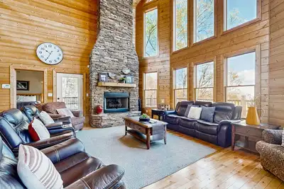 Image de Escapade familiale idéale w / bain à remous privé et salle de jeux - à proximité de Dollywood