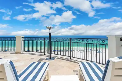 Image de Magnifique Gulf-Front Mansion w / piscine privée, jacuzzi, cinéma maison, et plus encore!