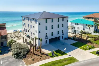 Image de Les Deux Côtés du Duplex en Bord de mer à Destin Avec 2 Piscines Privées et un Accès à la Plage!