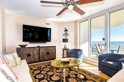 Image de Condo 4 chambres en bord de mer avec balcon privé enveloppant!