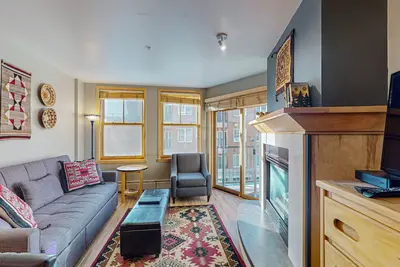 Image de Marche pour les pentes de condo confortable w / piscine, bain à remous, et remise en forme!