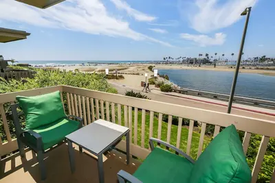 Image de Nouvelle Cuisine Et Tapis Modernes Cottage Supérieur avec vue sur le port et l'océan, G32 - Harbour Cottage