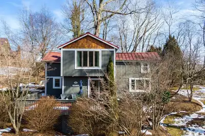Image de A Parkway Cabin - à 1, 6 km de Blue Ridge Parkway, dispose d'un bain à remous, d'un foyer, près de Boone!