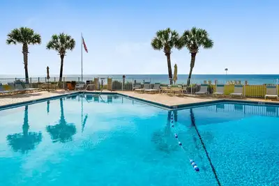 Image de Superbe unité dans le golfe avant 2br! Piscine / WiFi / Cour ouverte / Promenade rapide à la plage!