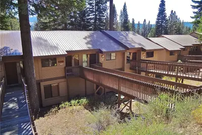 Image de Cozy, mtn condo w / piscine saisonnière partagée et bain à remous - amusez-vous en plein air toute l'année!