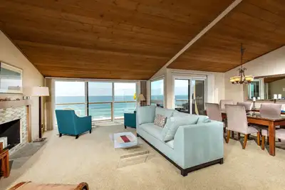 Ocean Front Dernier Étage Condo Dans le Complexe Seascape Sur