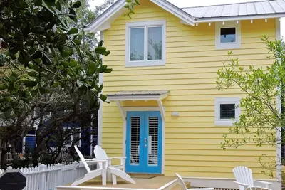 Image de Plus grand 1 Br New Guest Cottage, King Master en bord de mer. 7 maisons à la plage.