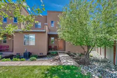 Image de River Livin'- Condo plus récent dans le centre-ville, sur la rivière Arkansas!