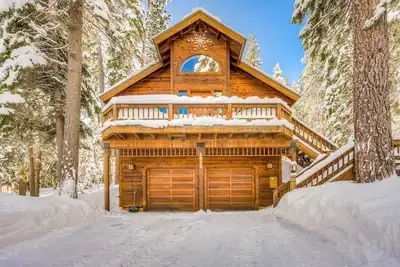 Image de Une aire de jeu privé, proche des pistes, sur place golf & piscines partagées et bains à remous!