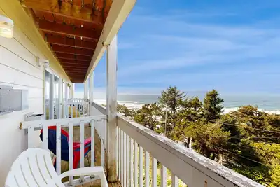 Image de Studio pour chiens avec Wi-Fi gratuit, vue sur l'océan et accès facile à la plage!