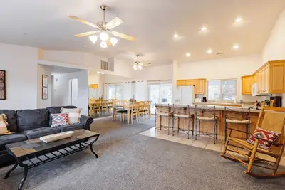 Image de Las Palmas Resort | Commodités tout compris | Au bord de la piscine | Wifi puissant | Grande valeur