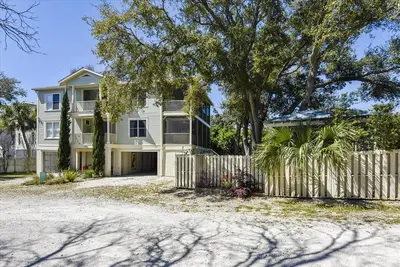 Image de Chuchotement des paumes v. 1926 Animaux domestiques, piscine privée! 2 blocs de la plage! Wifi