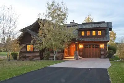 Image de Utilisez Le Code Promo \"10 Off\" - Cabane en rondins de luxe de 3 chambres - Près de Jackson Hole!