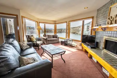 Image de 1 Chambre Surplombe Keystone Lake, Lac Panoramique et montagne