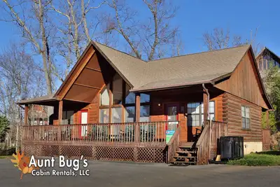 Image de Accès à la piscine intérieure Coucher de soleil et cabine de billard près de Dollywood