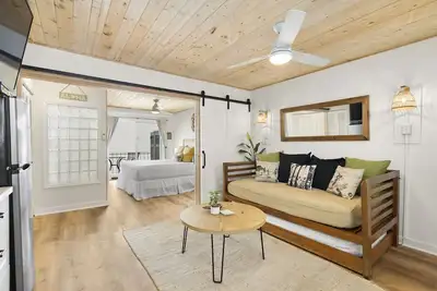 Image de Condo de charme près de la plage et à quelques pas des restaurants et des attractions