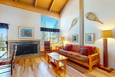 Image de Fine Lodge, accès aux piscines, au bain à remous et au tennis, près des pistes de ski!