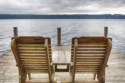 Image de Ci-dessous la vigne: \"Idéal Lakeside Retreat\"