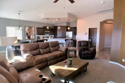 Image de Nouvelle maison de trois chambres à coucher! -1622