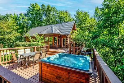 Image de Steele Away} Allée pavée / Stationnement au niveau \\ Jacuzzi \\ Jacuzzi \\ Cheminée \\ WiFi