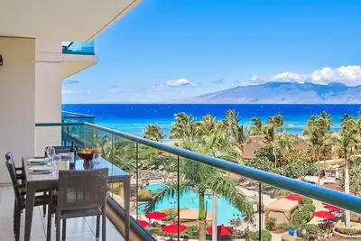 Image de Maui Resort Rentals: Honua Kai Hokulani 511 - Cour intérieure aménagée au 5ème étage avec vue panoramique sur l'océan, vue sur la mer, offres spéciales neuves!
