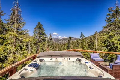 Image de Eagles Nest - 5 Br w. Vues imprenables sur la montagne, un jacuzzi et table de billard
