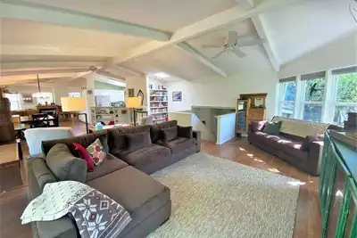 Image de Magnifique maison avec ruisseau dans la cour, 10 min. à la ville / 20 min. Ski, Animaux acceptés