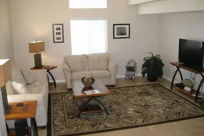 Image de Condominium de trois chambres joliment décoré-3323