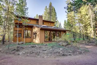 Image de Accueil accueillant avec bain à remous privé, forfaits Sharc, vélos et golf / tennis communs!