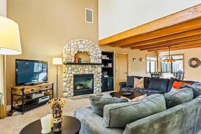 Image de lodge rénové w / baignoire et Sharc chaude privée passe ainsi partagé piscine - chiens Ok!