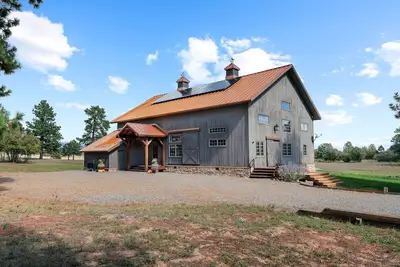 Image de Propriété historique, grange des années 1860, unique en son genre!