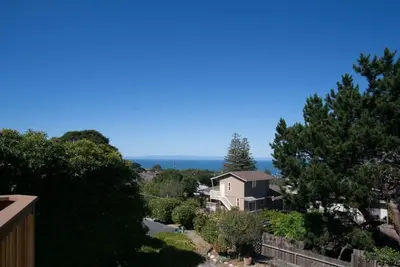 Image de Bayview Cottage - Monterey Home - Marcher jusqu'à Cannery Row