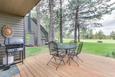 Image de Dog-friendly Sunriver condo w / excellent emplacement et vue, Sharc passe!