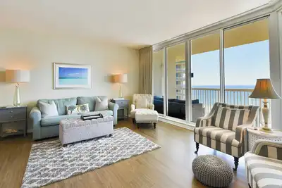 Image de Spacieux 3 chambres avec sol en carrelage et balcon privé! 🌴