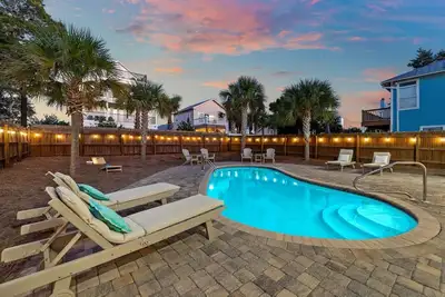 Image de Beautiful, Brand New Home à Destin! Piscine chauffée privée! Marchez jusqu'à la plage!