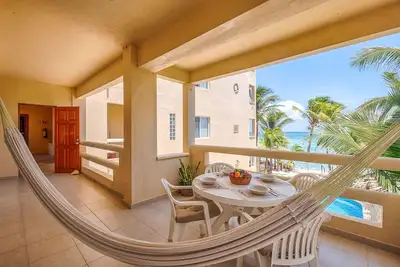 Image de Fabuleux condo en bord de mer avec piscine et restaurant sur place