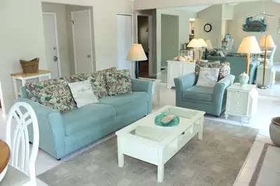 Image de Voiturette de golf gratuite, pataugeoire privée sur le lac, Linkside 466, pass golf et activités gratuits!