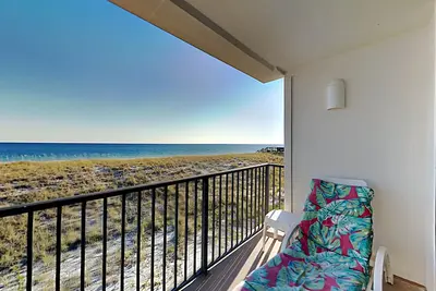 Image de Gulf Front Condo à Emerald Surf ~ Piscine communautaire ~ Près des attractions passionnantes!