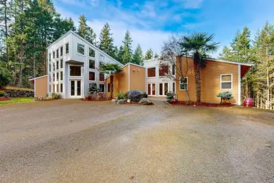Image de Luxueuse maison w / vues mtn et bain à remous - théâtre, salle de fitness, et un étang de koi, trop