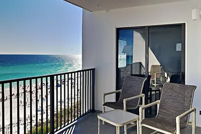 Image de Condo en bord de mer au milieu de Destin! Balcon privé avec une vue imprenable