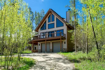 Image de Magnifique Mtn Accueil | 14 personnes | Spa privé | Cadre forestier | Cheminée à bois