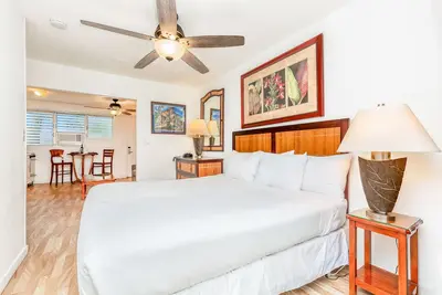 Image de Condo de charme avec parking et cuisine complète à proximité des plages et des attractions